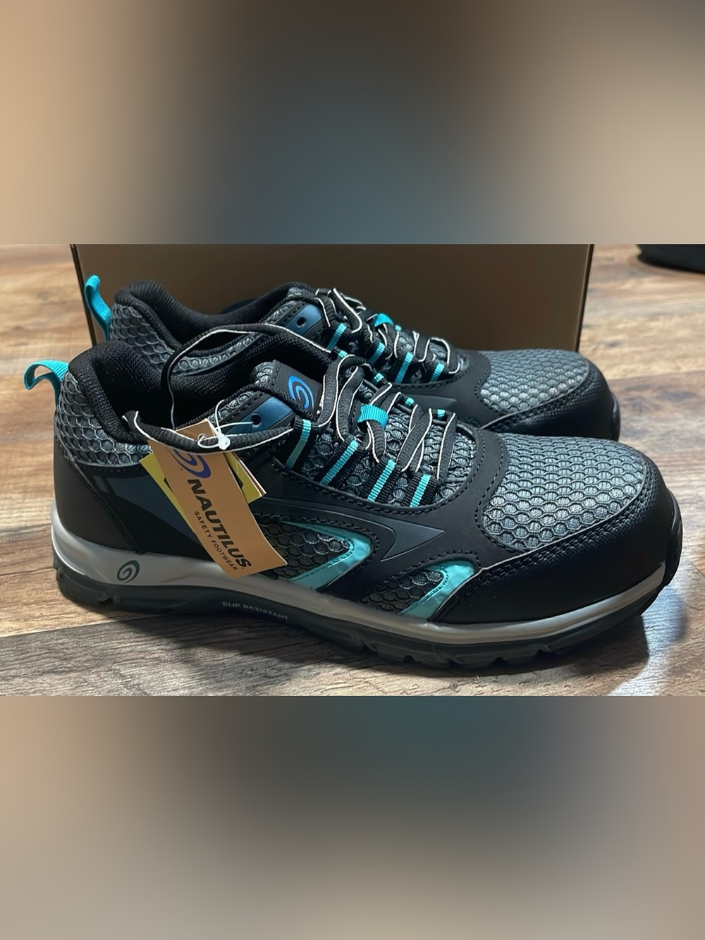 Nautilus Women's Sz 8 Black Teal Slip Resistant Athletic Work Shoe w Safety Toe